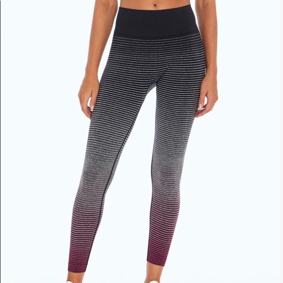 ~SOLD~ Marika Red Ombré High-Waisted Leggings, M - Picture 1 of 1